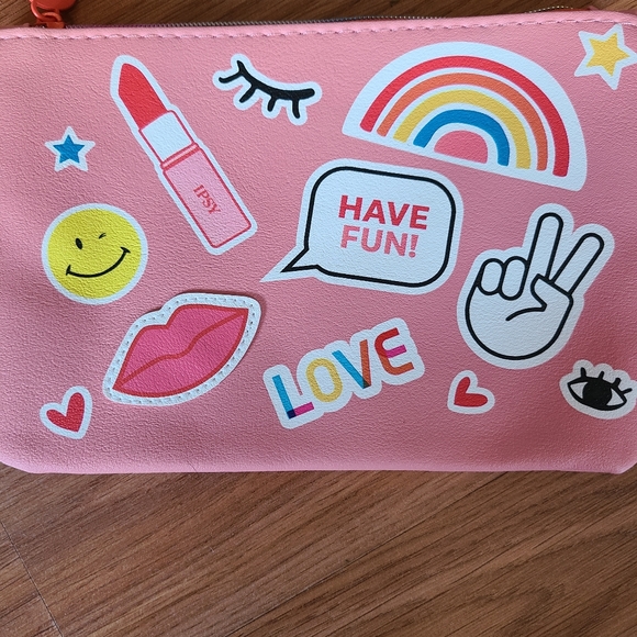 🦩3/$30 Lipgloss, lip remedy, blush, mascara, and brush with Ipsy bag - Picture 9 of 9